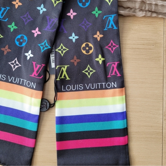 Special Edition Louis Vuitton Murakami Monogram Scarf #M78125 - Picture 3 of 7